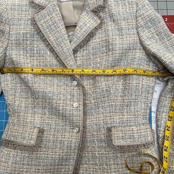 Tahari Beige and baby blue Tweed Blazer and skirt set - Picture 9 of 10